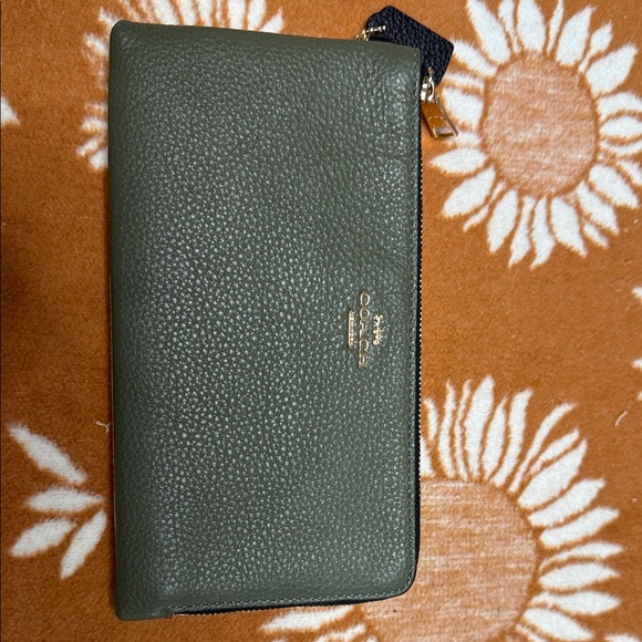 Coach Dark Olive, White, & Black Pebbled Leather Shoulder Bag with Wallet - Picture 9 of 11